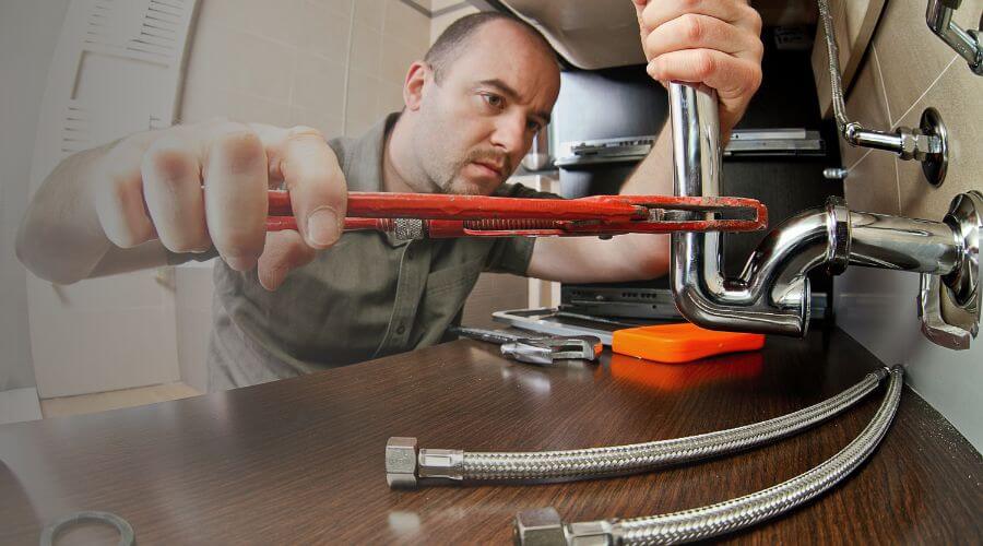 Expert burst pipe repair services in El Indio, TX